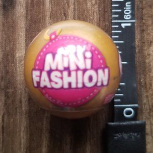 NEW - Zuru Super Rare Gold Mini Fashion Ball (Zuru 5 Surprise Mini Brands)